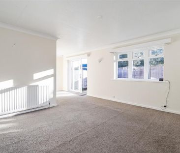 3 bedroom detached house to rent - Photo 2