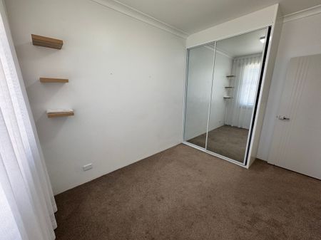 Stunning Renovated 2 Bedroom unit in quiet location - Photo 5
