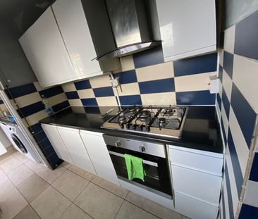 4 Bed End Terrace, Zion Road, CR7 - Photo 3