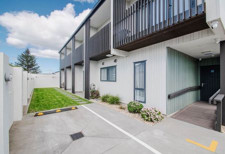 Cosy Papatoetoe Studio Unit/ Balcony! - Photo 4