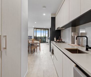 Stylish Apartment in the Heart of Moonee Ponds - Photo 2