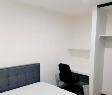 Master Bedroom - Photo 6