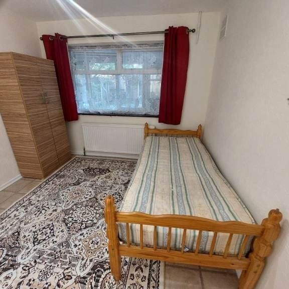 Room in a Shared House, Rokeby St, E15 - Photo 1