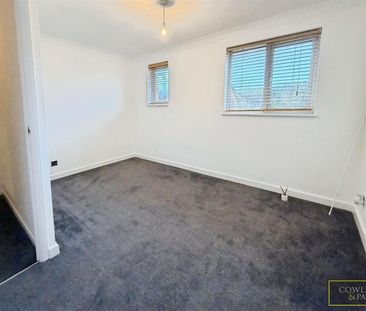 FRASER CLOSE, LAINDON WEST - Photo 6