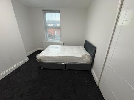 2 Bed Terraced House, Conway View, LS8 - Photo 3