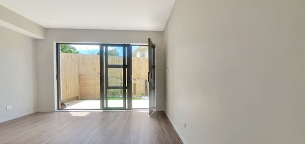 Te Atatu Townhouse! - Photo 1