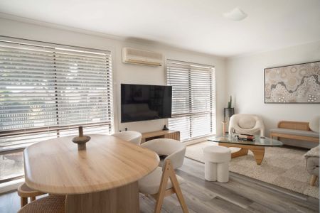 Stylish three bedroom property in convenient location - Photo 2