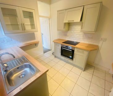 2 bedroom Flat To Let - Photo 6