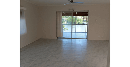 WATERFRONT FAMILY HOME ON MAIN RIVER - Photo 3