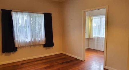 Character Home - 2 Bedrooms + Study/Nursery - Photo 3