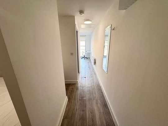 Studio to rent - Photo 1