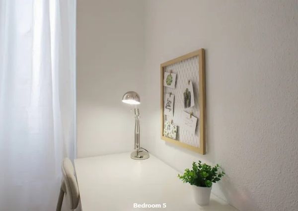 Avenida del Reino de Valencia, Valencia, Valencian Community 46005