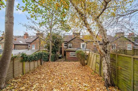 Walnut Tree Close, Guildford, GU1 - Photo 4