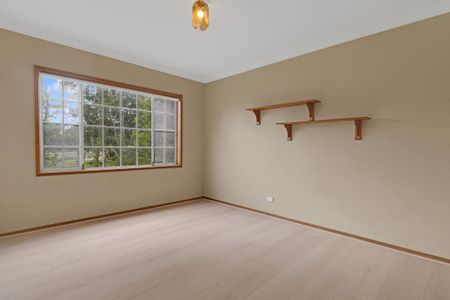 Spacious Family Home with Beautiful Outlook - Photo 4