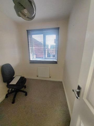 3 bedroom terraced house to rent - Photo 3