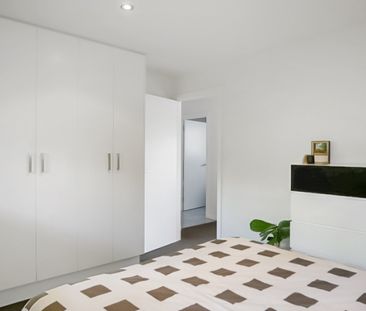 Modern Townhouse - Photo 3