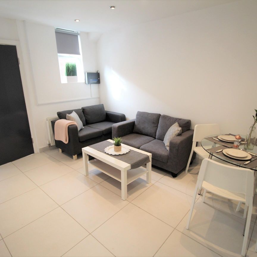 Flat 1, 55 Clarendon Road, LS2 9NZ, Leeds - Photo 1