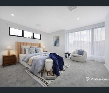 Brand New! - Spacious Family Home in Bentleigh East – Ideal for Mod... - Photo 4