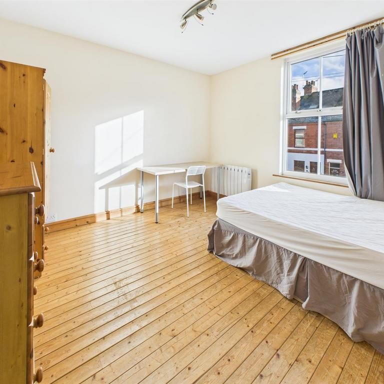 4 bedroom terraced house to rent - Photo 1