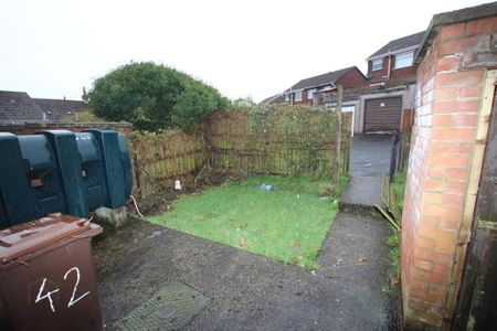 42 Queens Avenue, Newtownabbey, BT36 5HU - Photo 4