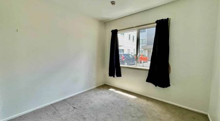 Four Bedroom in Saint Johns - Great Location! - Photo 2