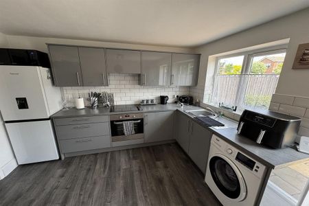 2 bedroom semi-detached house to rent - Photo 2