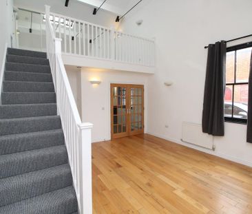 1 bedroom mews to rent - Photo 2