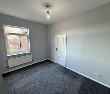 3 bedroom end of terrace house to rent - Photo 3