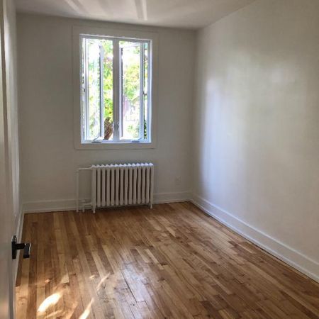 4 ½ Rosemont lumineux semi-meublé+chauffé à louer dans un beau quartier paisible 1,850$/mois - Photo 3