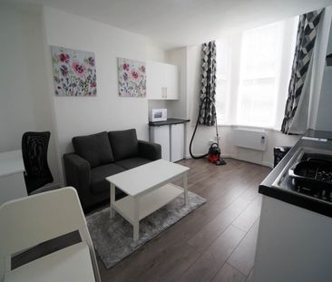 Apartment 1 55 High Street - Photo 2