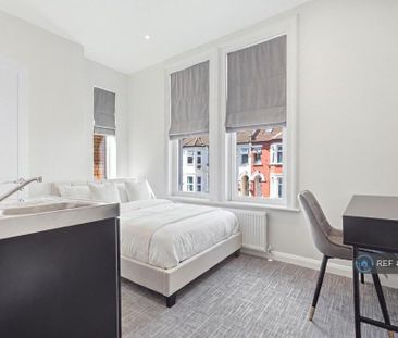 1 bedroom in a flat share to rent - Photo 3