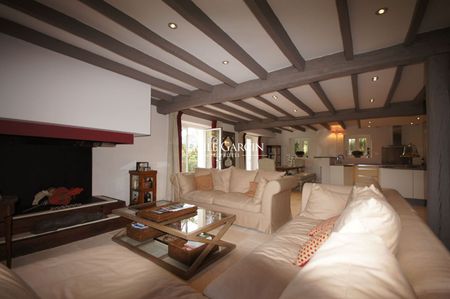 Maison à louer à Urrugne, avec piscine, tennis et vue montagnes. - Photo 4