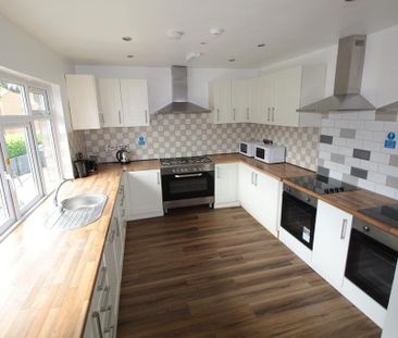 1 bedroom in a house share to rent - Photo 4