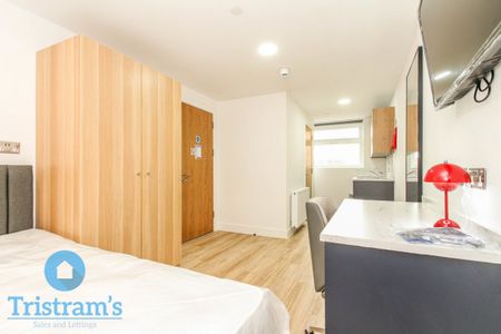 5 bed Apartment for Rent - Photo 2