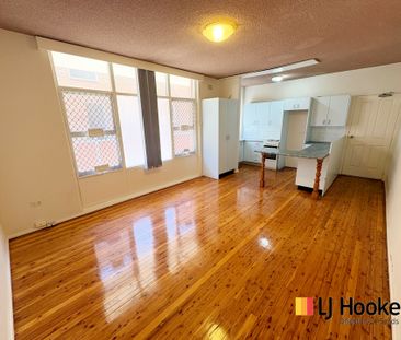 SPACIOUS GROUND FLOOR TWO BEDROOM APARTMENT! - Photo 1