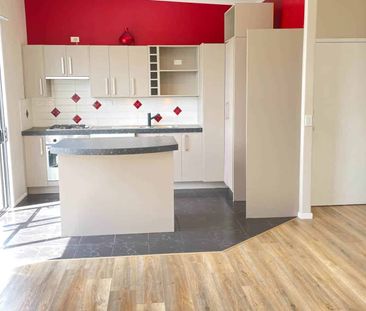 SPACIOUS 2 BEDROOM UNIT - Photo 4