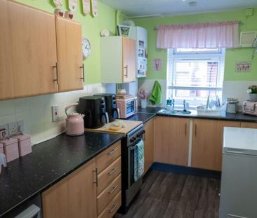 3 bedroom flat to rent - Photo 5