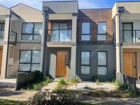 Neat Townhouse in a convenient location - Photo 4