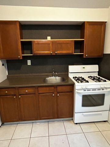 For Lease - 1 Waverly Place Unit# 3, London East, Ontario - Photo 2