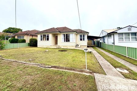 Fully Renovated Family Home - Photo 2