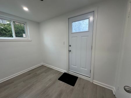 For Lease - 606 Lansdowne Drive, Oshawa, Ontario - Photo 4