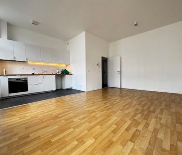Appartement te huur in Brussel voor € 980 met 1 slaapkamer - Photo 2