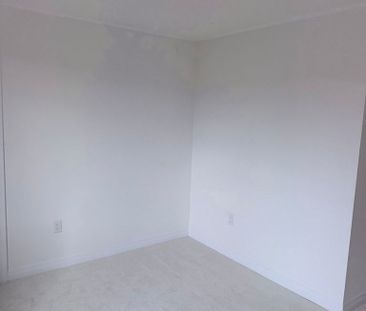 For Lease - 3210 Crystal Drive, Oakville, Ontario - Photo 4