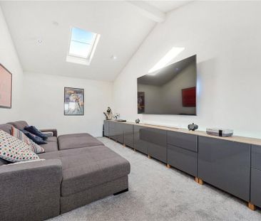 5 bedroom detached house to rent - Photo 2