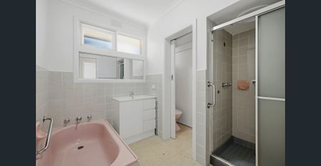 Spacious 2-Bedroom Unit Moments from Mordialloc Beach - Photo 4