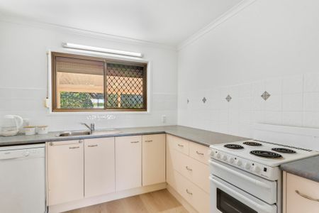 Charming Home With Expansive Entertaining Space - Photo 3