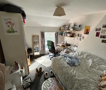 4 bedroom semi-detached house to rent - Photo 3