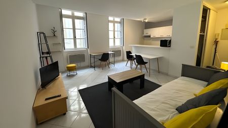 NIMES COUPOLE STUDIO MEUBLE DE 31.8 M2, - Photo 2