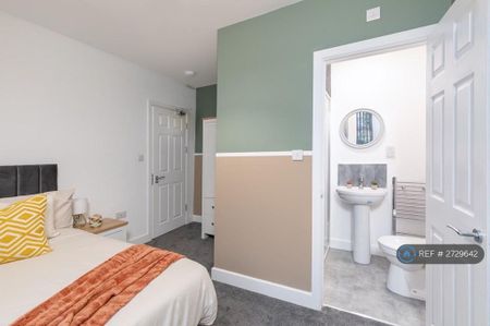 1 bedroom in a house share to rent - Photo 5