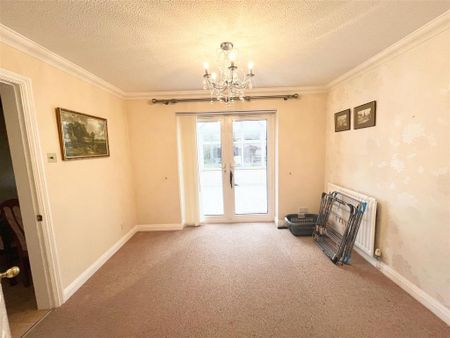 4 bedroom detached house to rent - Photo 2